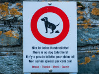 Un panneau "interdit aux chiens" en Suisse